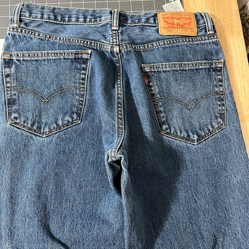 Men’s Levi’s 550 medium wash 32x32